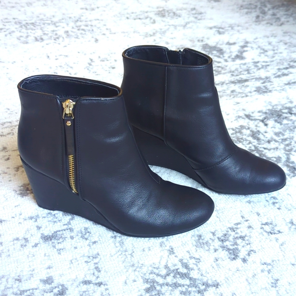 UNLISTED KENNETH COLE Ankle Boots | size 8